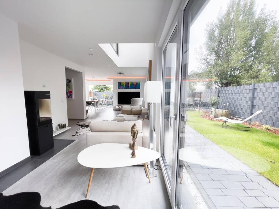 Villa Dreamy Vibes Mit Privatem Pool & Rheinblick Нидеркасел Екстериор снимка